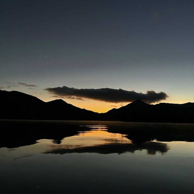 冬の中禅寺湖と夕日